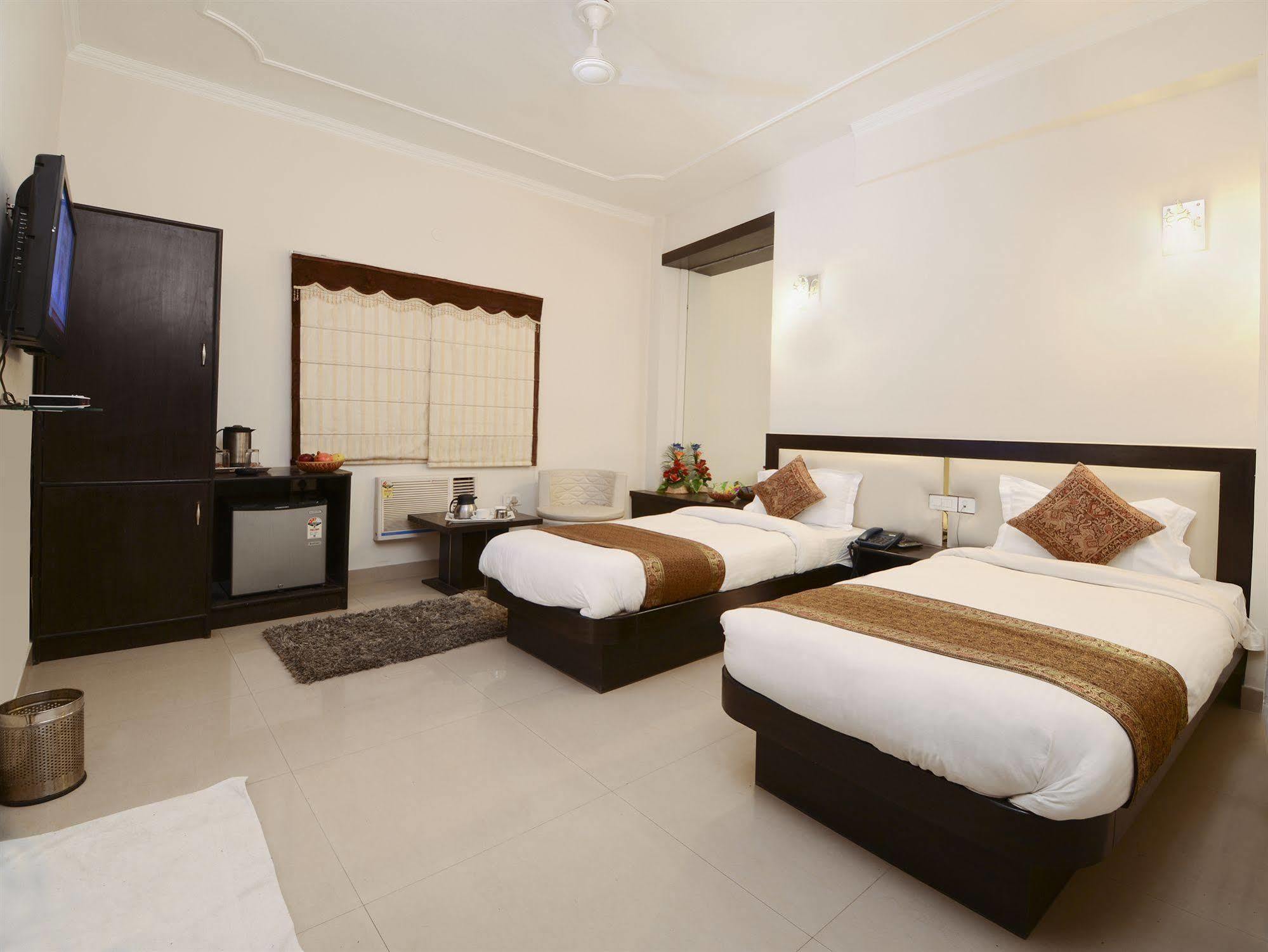 Fabhotel Plus Maniram Palace 阿格拉 外观 照片