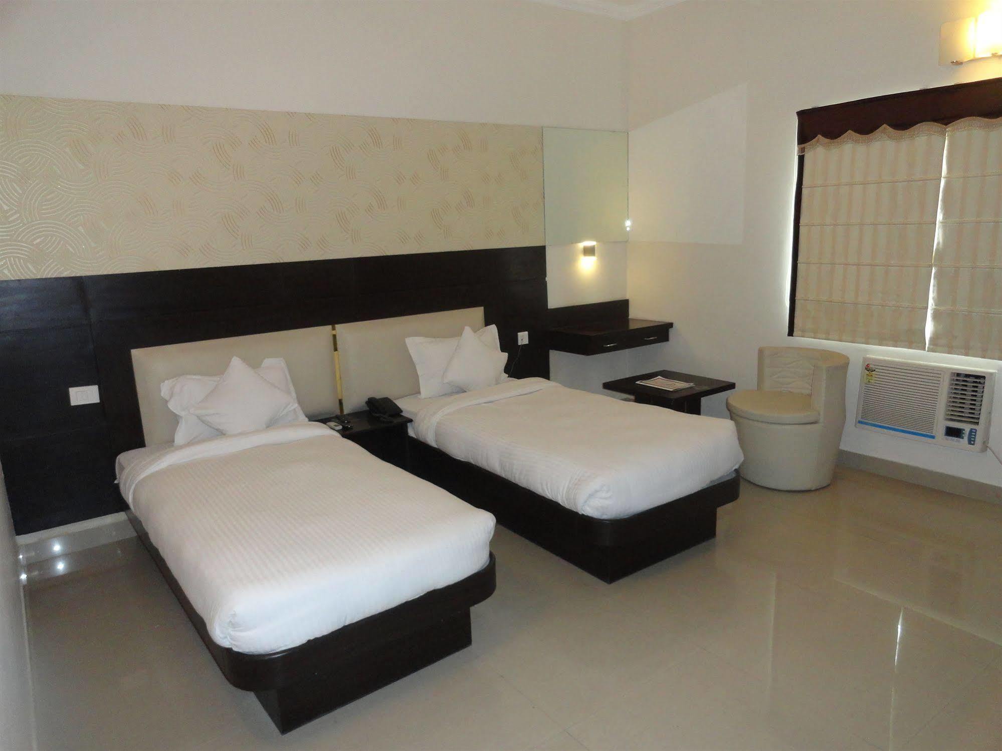 Fabhotel Plus Maniram Palace 阿格拉 外观 照片