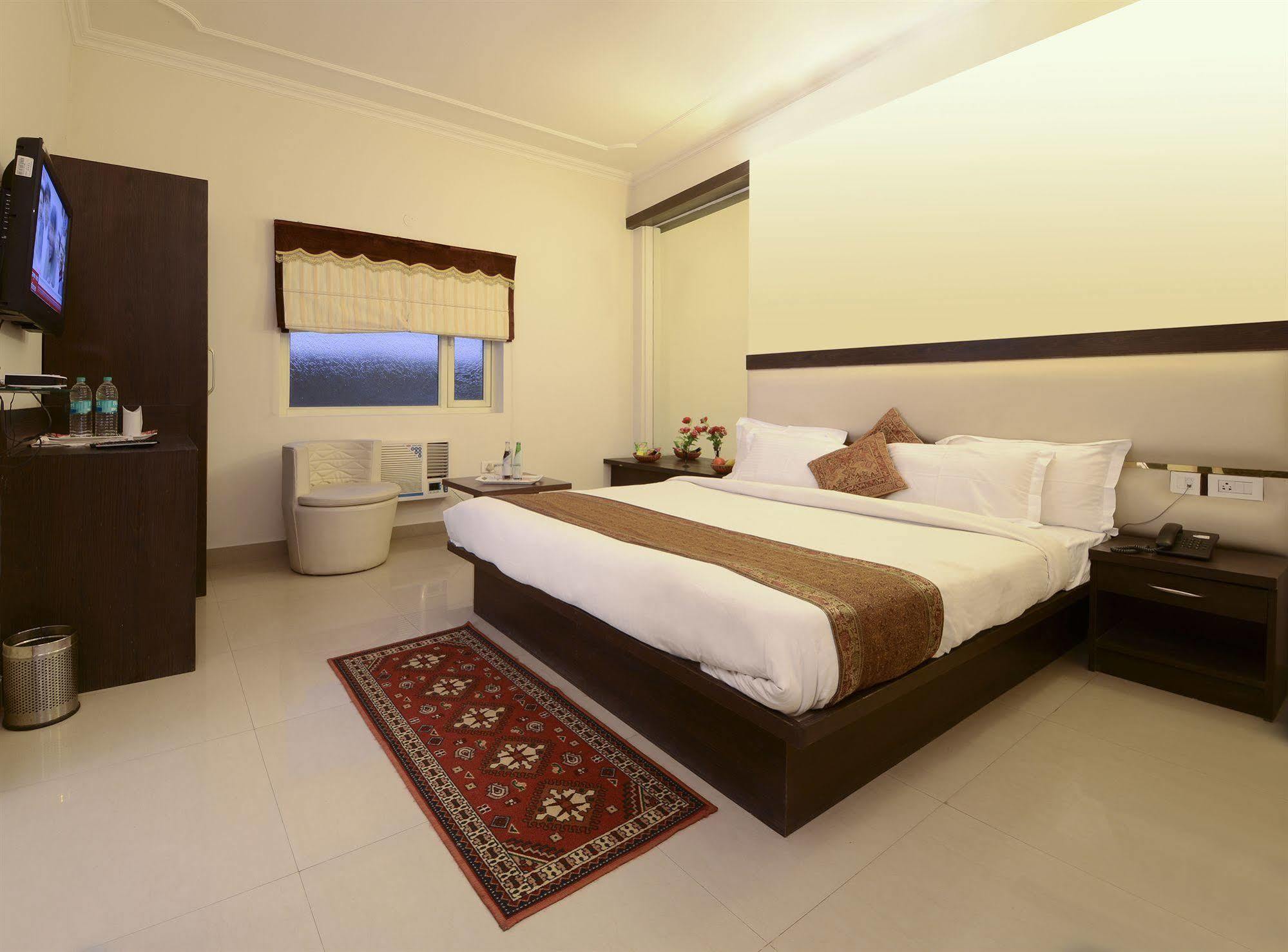 Fabhotel Plus Maniram Palace 阿格拉 外观 照片