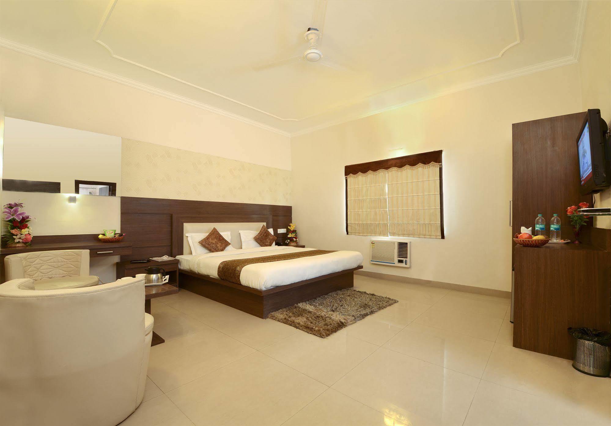 Fabhotel Plus Maniram Palace 阿格拉 外观 照片